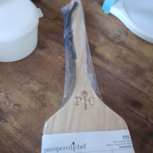 Pampered chef wooden grill scraper - Picture 3 of 4